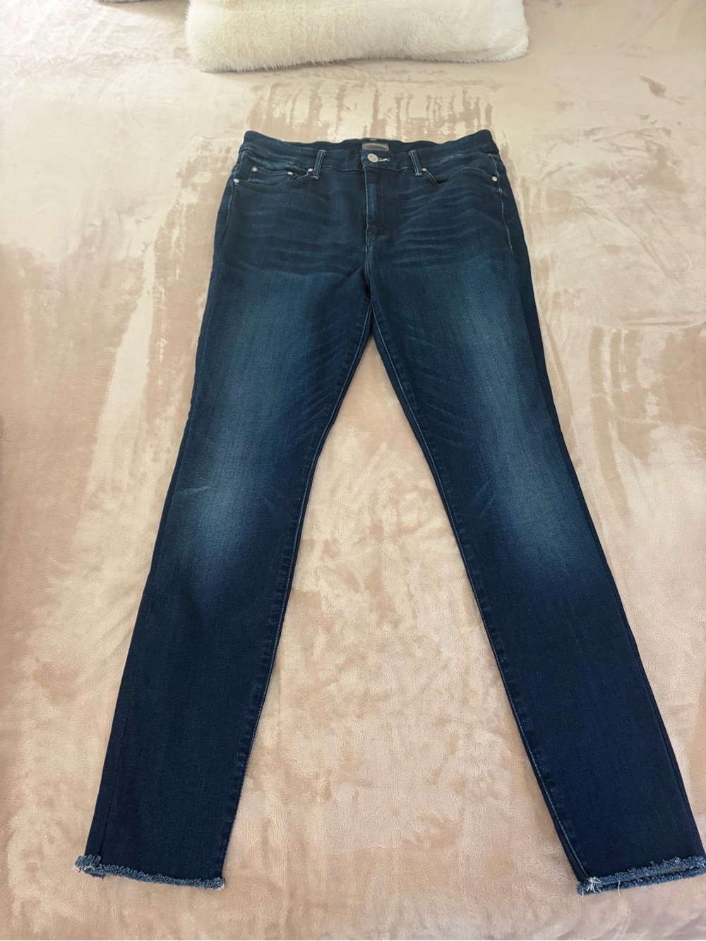 MOTHER high waisted Looker Jeans. Ankle Fray